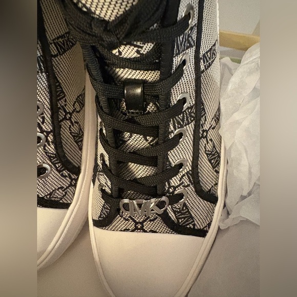 BNWT Michael Kors Logo Jacquard High-Top Sneakers β Womenβs Size 9 - Picture 6 of 14